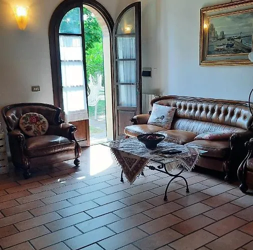Podere Il Cerrone App Romilda Con Piscina Fauglia